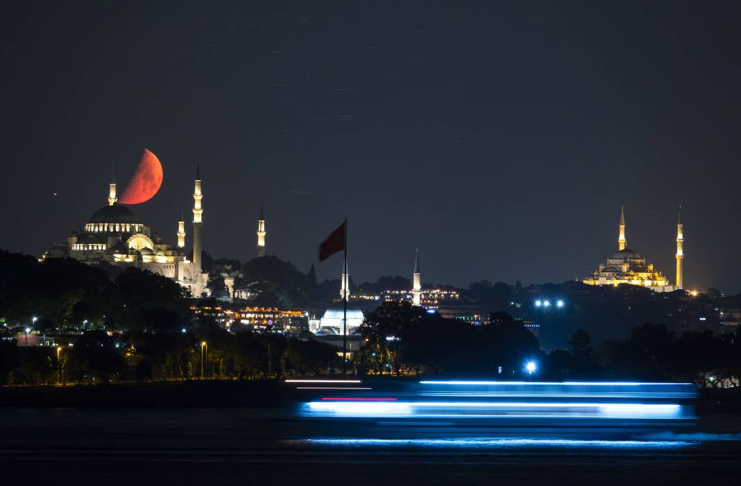 İstanbul'un muhteşem eserine Ay eşlik etti - Resim: 5
